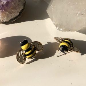 🐝Adorable enamel bee earrings with gem eyes 🐝